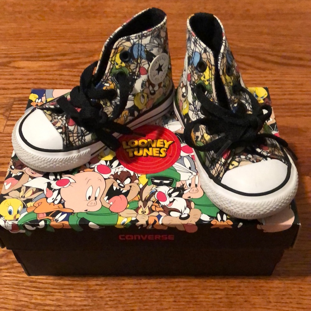 Looney Tunes Converse